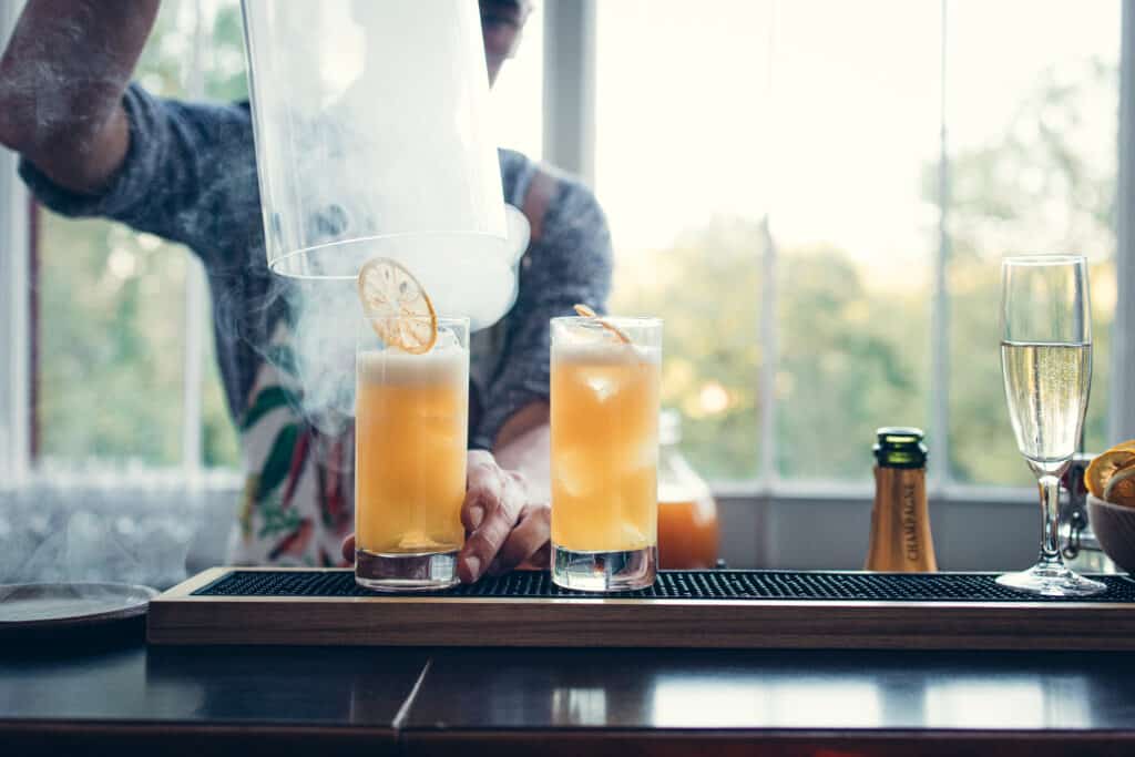 Barman sur un mariage à paris en france