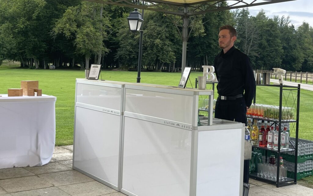 Image d'un barman prêt pour servir